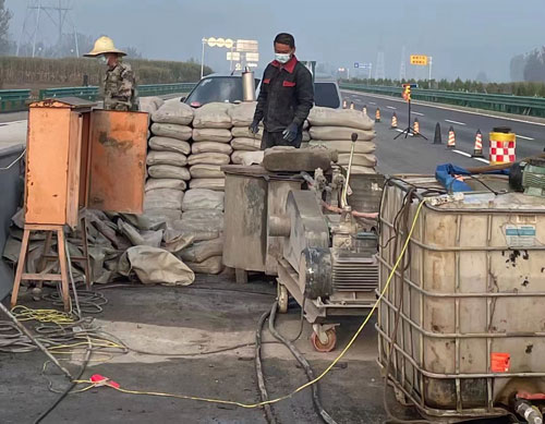 伽师高速路病害处理